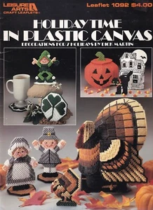 HOLIDAY TIME Plastic Canvas Pattern Leaflet Leisure Arts 7 Holidays Dick Martin - Picture 1 of 2