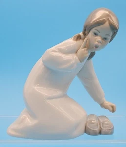 Lladro España Niña Arrodillada Con Papá Pantuflas Acabado Brillante 4532 A30N - Imagen 1 de 7
