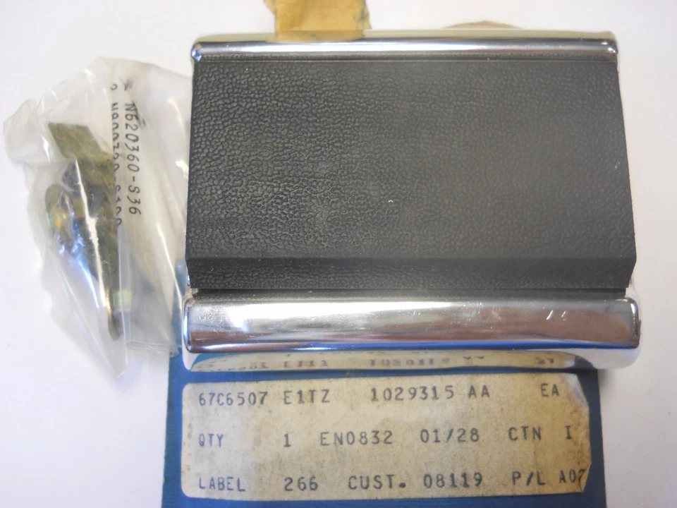 NOS 1981 82 83 84 85 86 FORD F100 F250 F350 CABINA REGULAR CARROCERÍA ESQUINA MOLDURA LH Foto 1 de 1