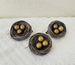 Adornos de Navidad Nido de Pájaros de Madera y Huevo de Oro DE COLECCIÓN - JUEGO DE 3 - 2" por 2" - Imagen 1 de 3