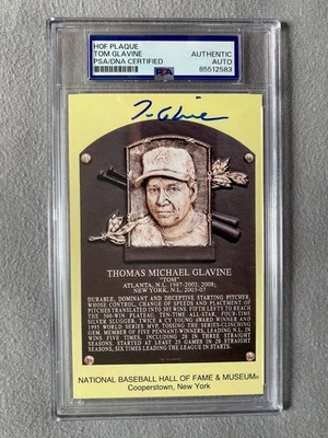ATLANTA BRAVES- TOM GLAVINE AUTOGRAPH HALL OF FAME PLAQUE CARD PSA SLAB COA 583 - Image 1 of 2