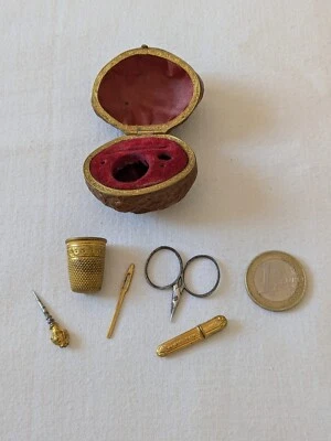 ANCIEN RARE NECESSAIRE COUTURE MINIATURE DANS UNE NOIX COMPLET NAPOLEON 3  19ème - Photo 1/4