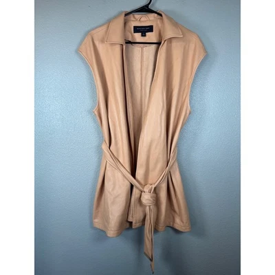 Chaleco Marc New York Para Mujer Grande Beige Tostado Imitación Cuero Cinturón Cuello Moderno Foto 1 de 4