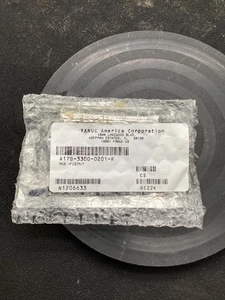 FANUC A17B-3300-0201-R 6-AXIS SERVO MODULE R-J3 CONTROLLER NEW - Picture 1 of 3