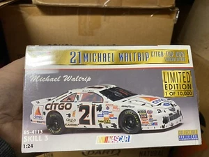 REVELL MONOGRAM Michael WALTRIP'S CITGO FORD "101 DALMATIONS" 1/24 NASCAR MODEL - Picture 1 of 3