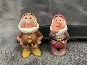 Figuras de PVC Disney Doc & Sneezy de Blancanieves y 7 enanos 2" envío rápido - Imagen 1 de 3