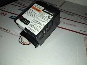 Honeywell R8991 A 1019 Primary Control & Electronic Ignition oil burner beckett - Picture 1 of 4