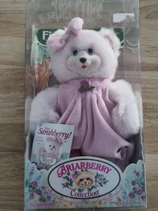 Sarah Berry Bear Briarberry Collection Neu im Karton rosa Overall Fisher Price '98 - Bild 1 von 11