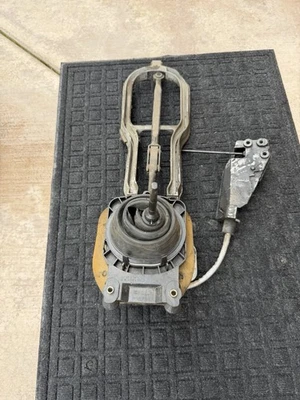Chrysler Crossfire Manual Shifter Assembly - Image 1 of 3