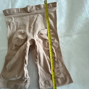 BODY WRAP Shapewear Size C Mid-Rise Shaper Shorts with Tummy Control - Picture 1 of 6