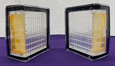Pair Used 1972 Chevelle Malibu Front Park Light Assembly Left and Right OEM - Image 1 of 4