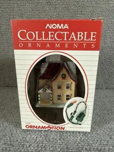 Ornamento casa giallo 1989 Noma Ornamento movimento illuminato Natale HTF vintage - Foto 1 di 6