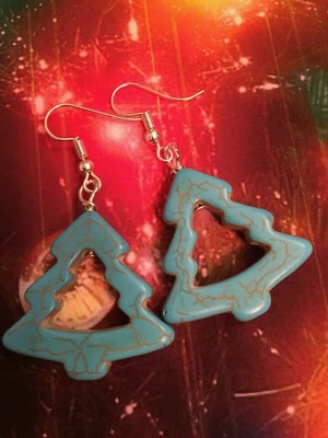 ADORABLES Y ÚNICOS PENDIENTES TURQUESA SINTÉTICA ÁRBOLES DE NAVIDAD TAN LINDOS Foto 1 de 2