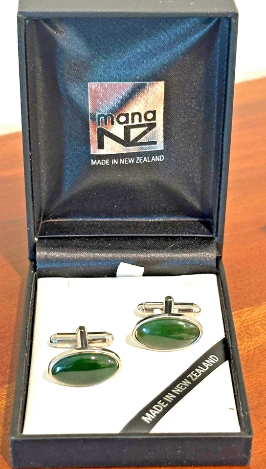 Gemelos de jade nefrita hechos en Nueva Zelanda Foto 1 de 1