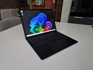 Microsoft Surface Laptop 3 i5-1035G7 8GB 256GB Windows 11 Touchscreen Black - Picture 1 of 5