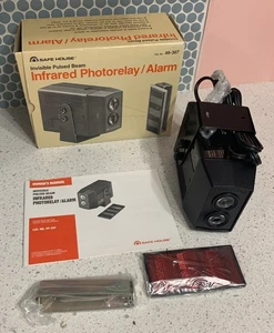 Safe House Invisible Pulsed Beam Infrared Photorelay / Alarm 49-307 Radio Shack - Picture 1 of 16