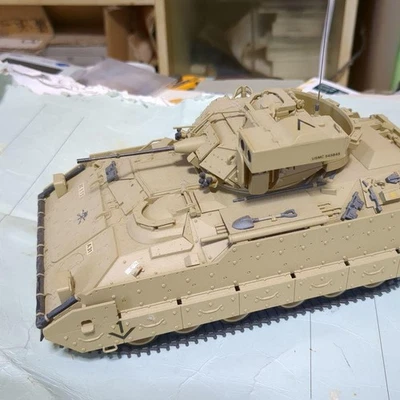 Tamiya 1/35 US M2A20DS Desert Bradley Tank Model - Completed Edition - Image 1 of 4