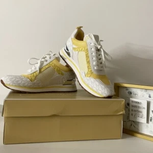 🐼🐼 Michael Kors 🐼🐼 Size 6 🐼 Wilma Trainer Signature Buttercup Shoes 🐼 - Picture 1 of 8