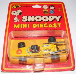Snoopy Mini Diecast LUCY Aviva vintage gelber F1 Rennwagen Modellauto 1:64 - Bild 1 von 2
