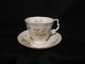 Royal Albert Haworth Teacup & Saucer Bone China Made in England - Foto 1 di 2