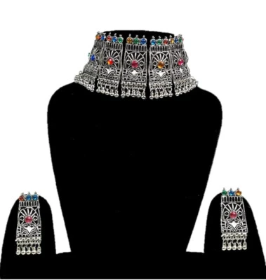 Conjunto de collar gargantilla india con diseño de estilo étnico Bollywood oxidado de plata Foto 1 de 4