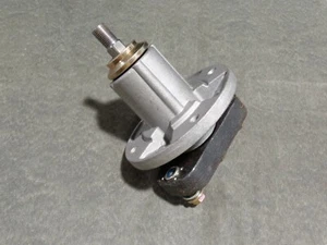John Deere GY20050 MOWER DECK SPINDLE ASSEMBLY GY20785 82-356 - Picture 1 of 3