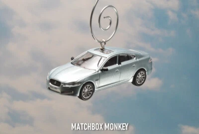 捷豹 XF Saloon 圣诞装饰品 1/76 4 门水晶蓝色 SE 高级 Adorno — 第 1/4 张图片