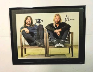 Dave Grohl & Taylor Hawkins SIGNED Press Photo from TV Appearance. - Picture 1 of 4