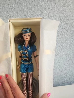 КУКЛА БАРБИ USHERETTESILKSTONE 2007 ЗОЛОТАЯ ЭТИКЕТКА MATTEL K8668 НИКОГДА НЕ ДОСТАВАЛАСЬ ИЗ КОРОБКИ - Изображение 1 из 3