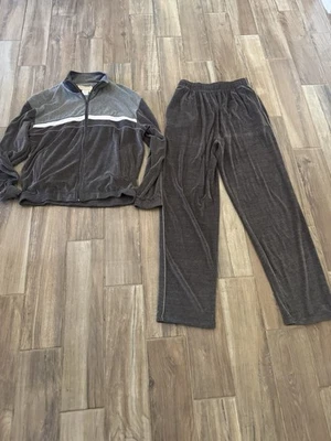Chándal Norm Thompson Gris Terciopelo Talla X-Grande ¡EXCELENTE ESTADO USADO! Foto 1 de 4