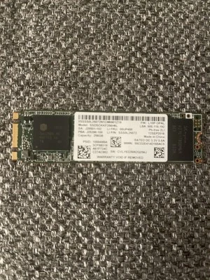 Unidad de estado sólido Intel SSDSCKKF256H6L FRU: 00UP458 SSD 256 GB Foto 1 de 2