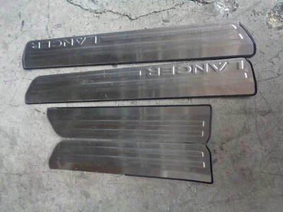 MITSUBISHI LANCER 2013 umbral de puerta delantera trasera paneles de desgaste juego de placas OEM Foto 1 de 2