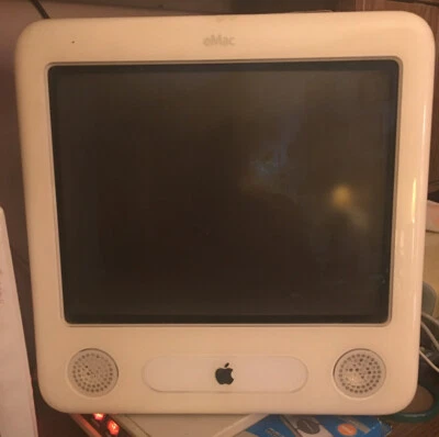 PC todo en uno Apple eMac Foto 1 de 3