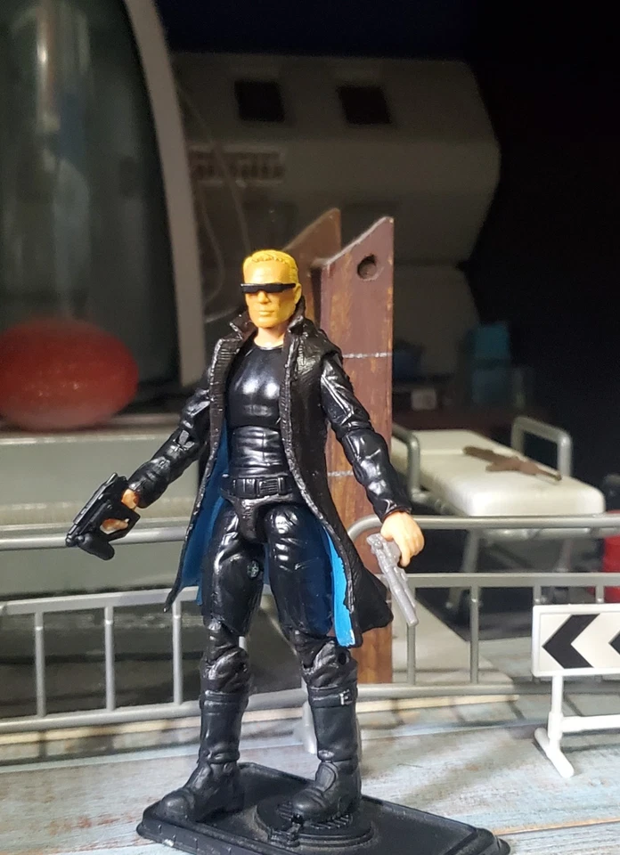 Figura personalizada Hasbro GI Joe Resident Evil Albert Wesker 1:18 25 30 50 Foto 1 de 4