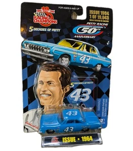 CAMPIONI DI CORSA RICHARD PETTY 5 DECENNI DI PLYMOUTH BELVEDERE 1/64 - Foto 1 di 2