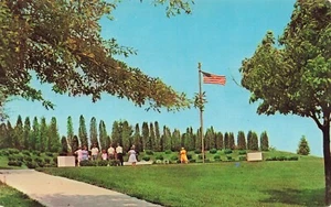 Chrome Postcard ~ West Branch, Iowa, President Hoover's Burial Site - Picture 1 of 2