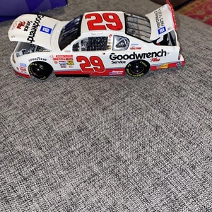 Action Nascar Kevin Harvick #29 GM Goodwrench 2001 Monte Carlo 1:24 Diecast Car - Picture 1 of 7
