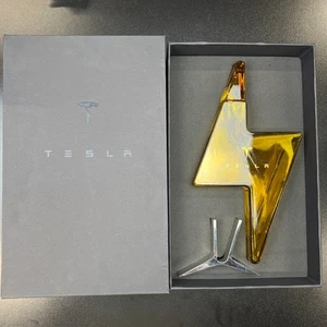 Tesla Tequila Lightning leere Flasche mit Ständer Sammlerstück Display ohne Alkohol - Bild 1 von 8