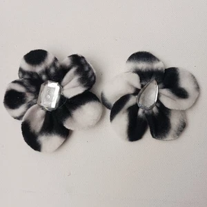 Gänseblümchen Haarspange schwarz & weiß Druck Fleece Stoff/Haarschmuck 2er Set - Bild 1 von 4