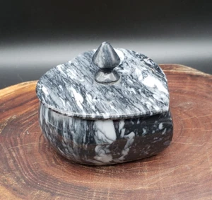 Caja de baratijas corazón mármol vintage gris piedra negra tocador 4" tapa reparada de colección - Imagen 1 de 6