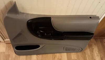 Paneles interiores de puertas delanteras Mazda B3000 2001-2010 Foto 1 de 4