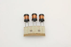 MAG.LAYERS MCD-0912-681K-F-RU Inductor 680uH Radial Cable Cantidad-3 - Imagen 1 de 3