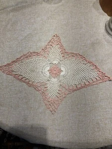 vintage Hand Made doily white and peach - Bild 1 von 6