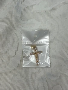 Cruz de mujer con crucifijo con piedras de cristal - Imagen 1 de 5