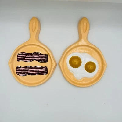 Chalkware Kitschy Egg Bacon Pan Kitchen Retro Style Wall Plaque - Image 1 of 2