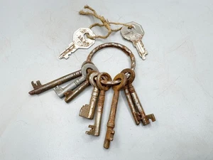 VINTAGE KONVOLUT SKELETT SCHLÜSSEL SCHRANK SAFE SCHLOSS SCHLÜSSEL RESTPOSTEN ANTIKBESCHLÄGE - Bild 1 von 6