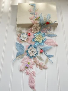 3D Floral Embroidered Appliques/Patches for Sewing/Bridal/Crafts/Hats - Picture 1 of 12