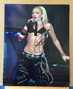 AUTOGRAPH PHOTO - GWEN STEFANI - 8 x 10 - Picture 1 of 1