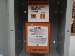 MOORE DCA/4-20MA/SH2/117AC-DPDT-GP / DC CURRENT ALARM / WITH HOFFMAN A-HE8X6X4 - Picture 1 of 8