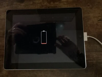 iPad 2 64 GV (model A1395) silver - FAULTY please read description - Image 1 of 2